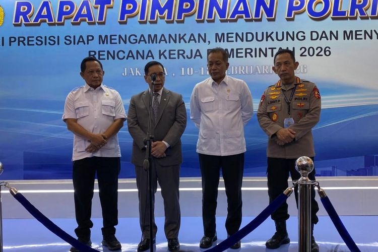 Rapim Polri hari kedua diisi dengan paparan dan masukan dari sejumlah menteri Kabinet Merah Putih terkait berbagai isu strategis nasional, mulai dari pengendalian inflasi, penguatan ekonomi desa, hingga percepatan pertumbuhan ekonomi nasional.