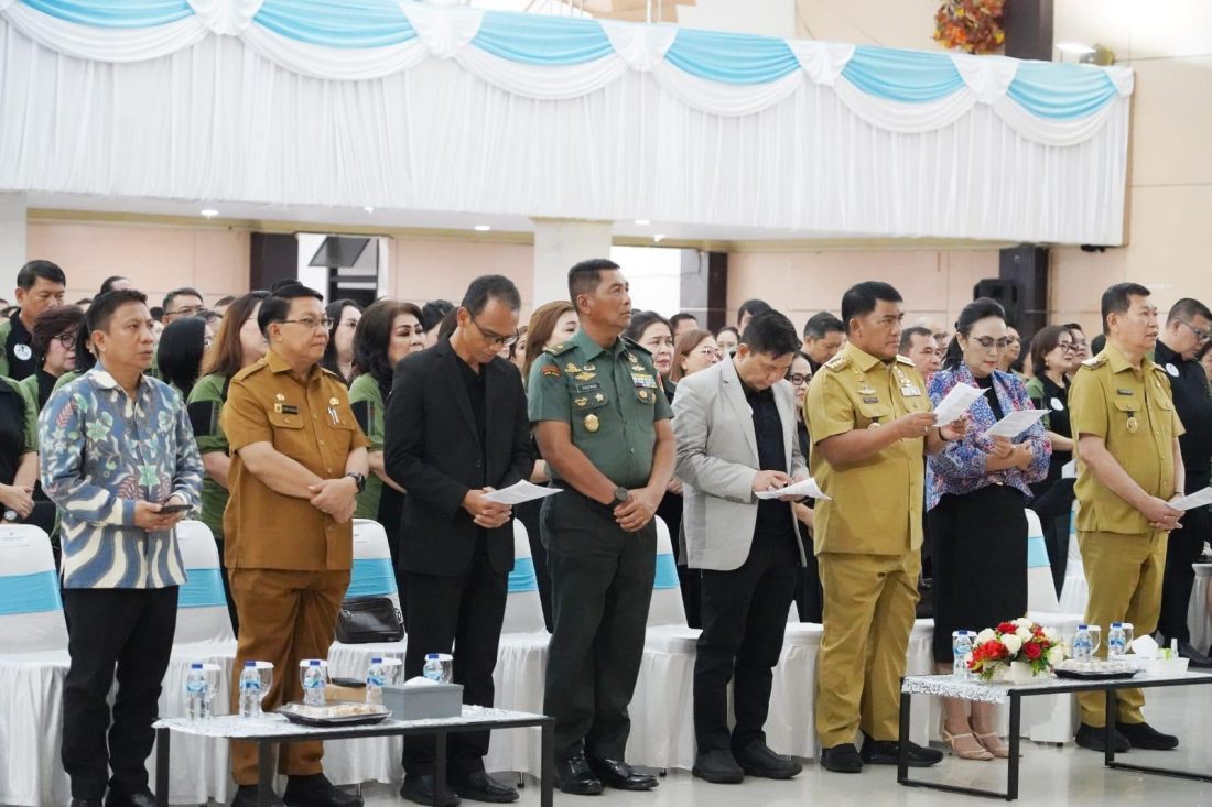 Kasdam XIII/Merdeka Brigjen TNI Yustinus Nono Yulianto menghadiri pelantikan Panitia Paskah Nasional 2026 serta panitia “Little Hand’s – Big Joy” Festival Menghias Telur Paskah Anak se-Sulawesi Utara Tahun 2026. Kegiatan tersebut digelar di Graha Gubernuran, Kota Manado, Senin (23/2/2026).