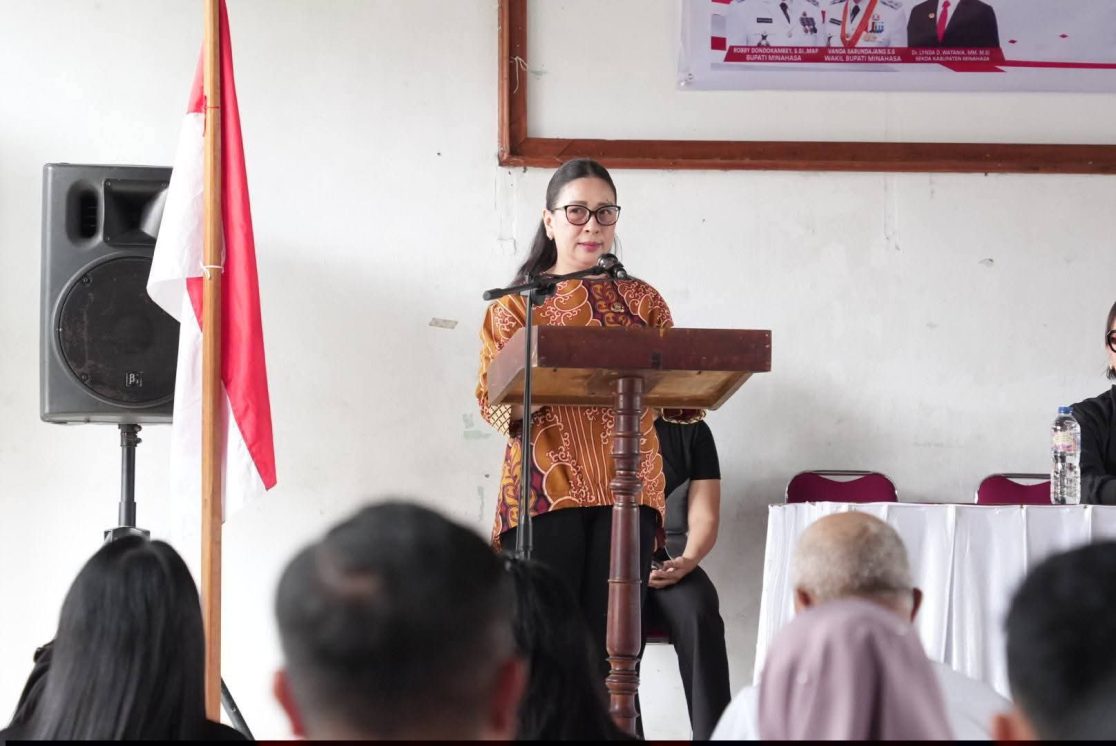 Wakil Bupati Minahasa, Vanda Sarundajang, SS menghadiri sekaligus membuka kegiatan Edukasi, Monitoring dan Evaluasi Pelaksanaan Program Makanan Bergizi Gratis (MBG) di Kabupaten Minahasa, yang dilaksanakan di Aula Dinas Pendidikan Kabupaten Minahasa, Jumat (13/3/2026).