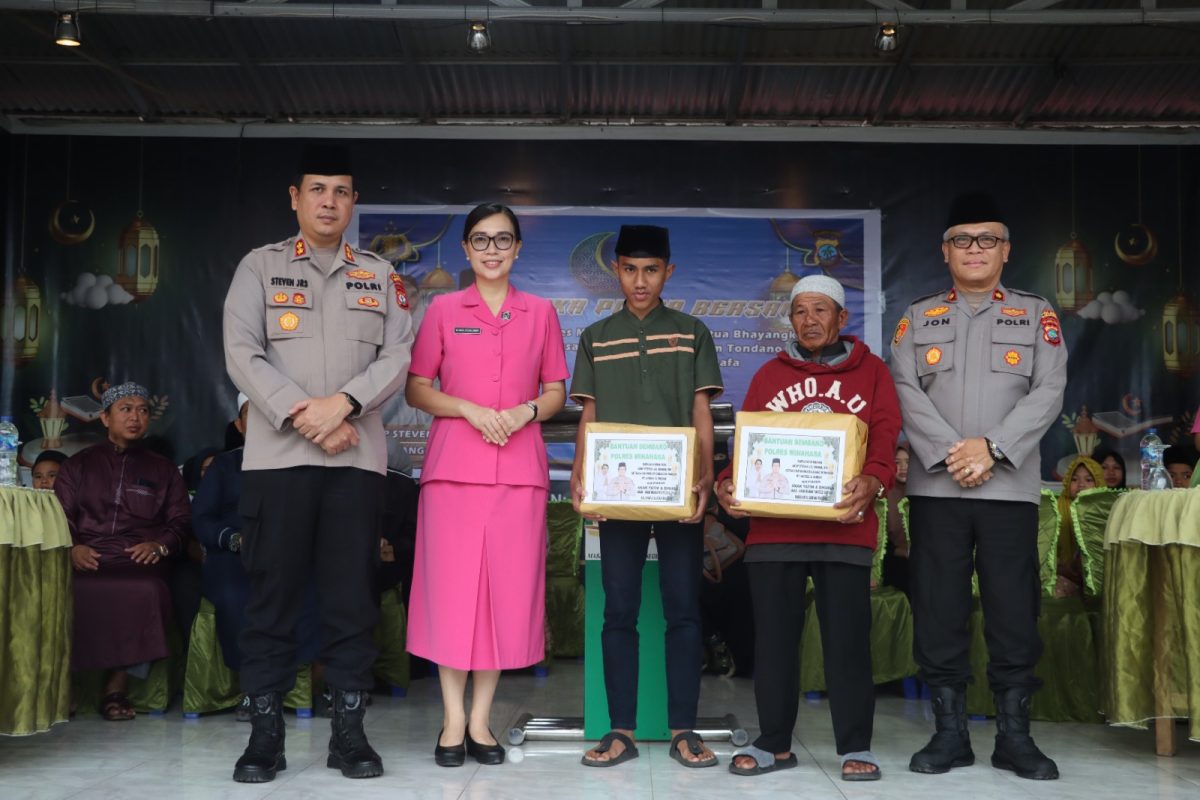 IMG-20260306-WA0113 Kapolres Minahasa AKBP Steven J.R. Simbar yang hadir bersama para Pejabat Utama (PJU), personel Polres Minahasa, serta jajaran Bhayangkari Cabang Minahasa yang dipimpin Ketua Bhayangkari Ny. Angel Simbar.