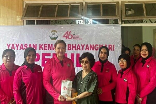 HUT ke-46 Yayasan Kemala Bhayangkari, Pengurus Daerah (PD) Bhayangkari Sulawesi Utara menggelar aksi kemanusiaan melalui rangkaian bakti sosial dan anjangsana, Rabu (25/2/2026).