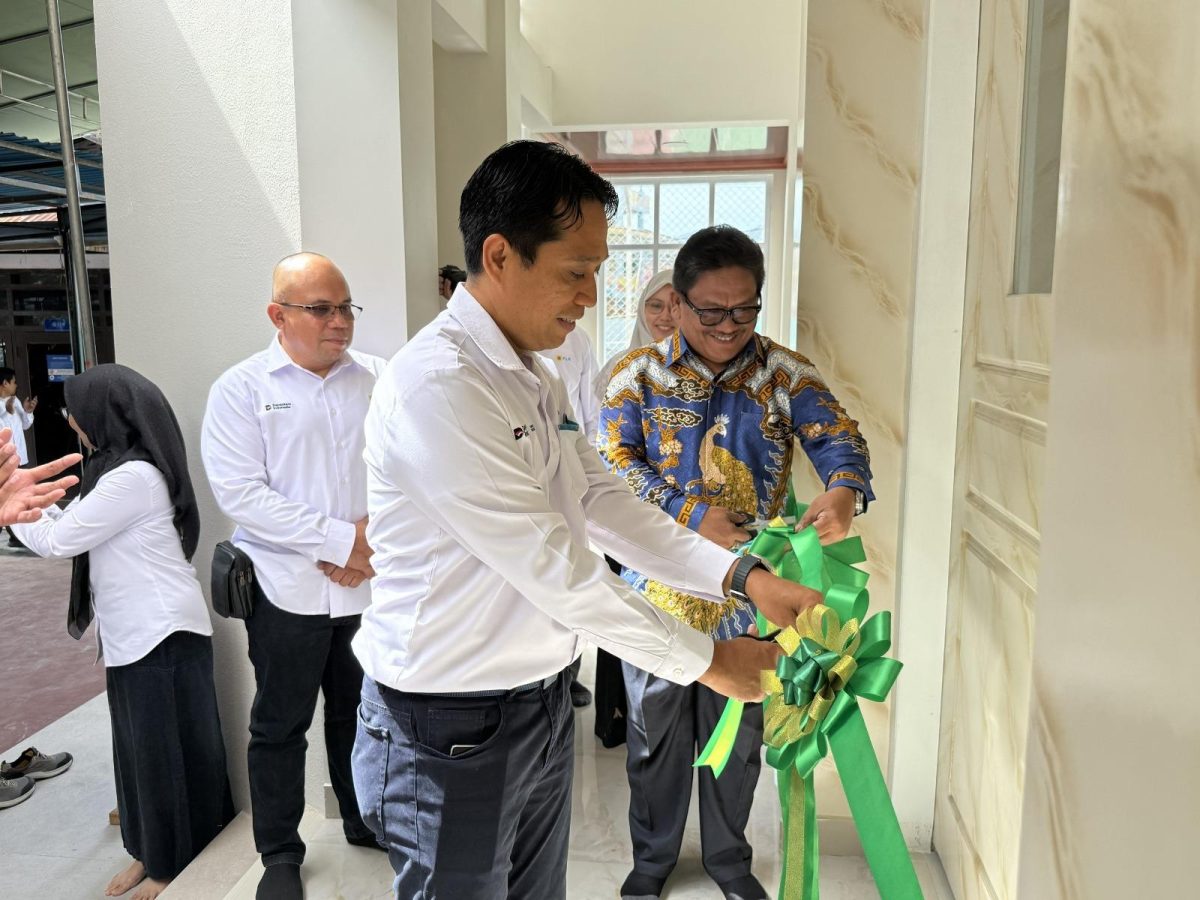 GM PT PLN (Persero) melalui Unit Induk Distribusi Sulawesi Utara, Tengah, dan Gorontalo (UID Suluttenggo) Usman Bangun meresmikan Masjid An-Nur yang berada di lingkungan kantor PLN Unit Pelaksana Pelayanan Pelanggan (UP3) Gorontalo.