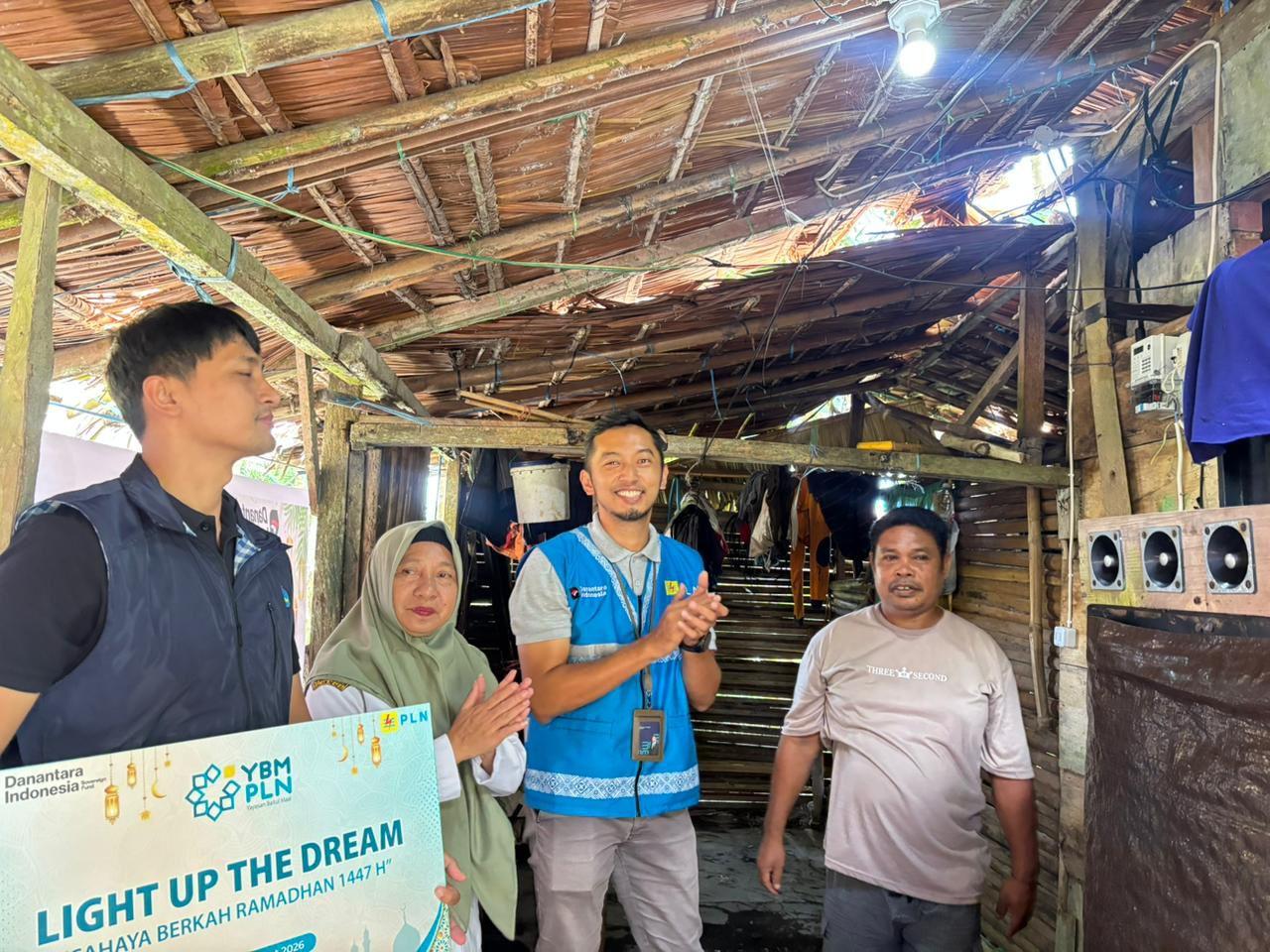 Sebanyak 21 keluarga prasejahtera di wilayah Kepulauan Sangihe kini dapat menikmati listrik secara mandiri melalui program Light Up The Dream yang digagas oleh PT PLN (Persero).