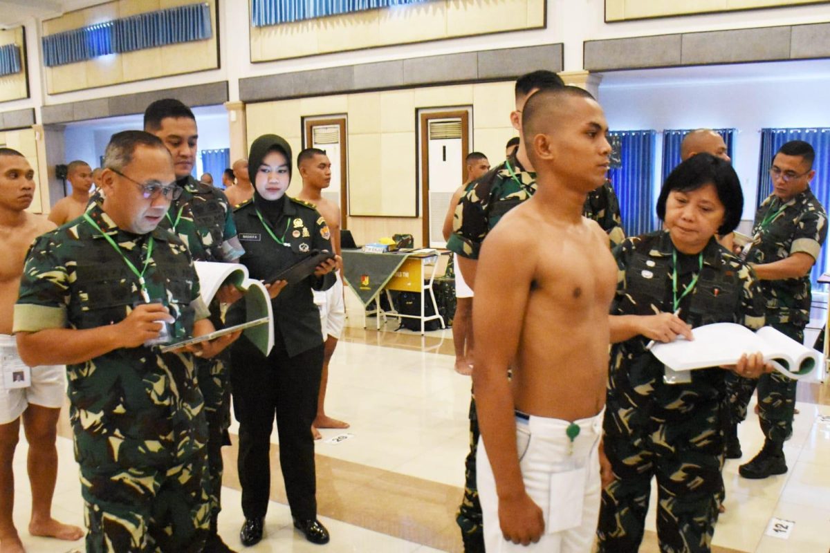 Pangdam XIII/Merdeka, Mirza Agus, memimpin Sidang Pemilihan Tingkat Sub Panitia Pusat (Sub Panpus) dalam rangka penerimaan Calon Tamtama Prajurit Karier (Cata PK) TNI Angkatan Darat Gelombang I Tahun Anggaran 2026.