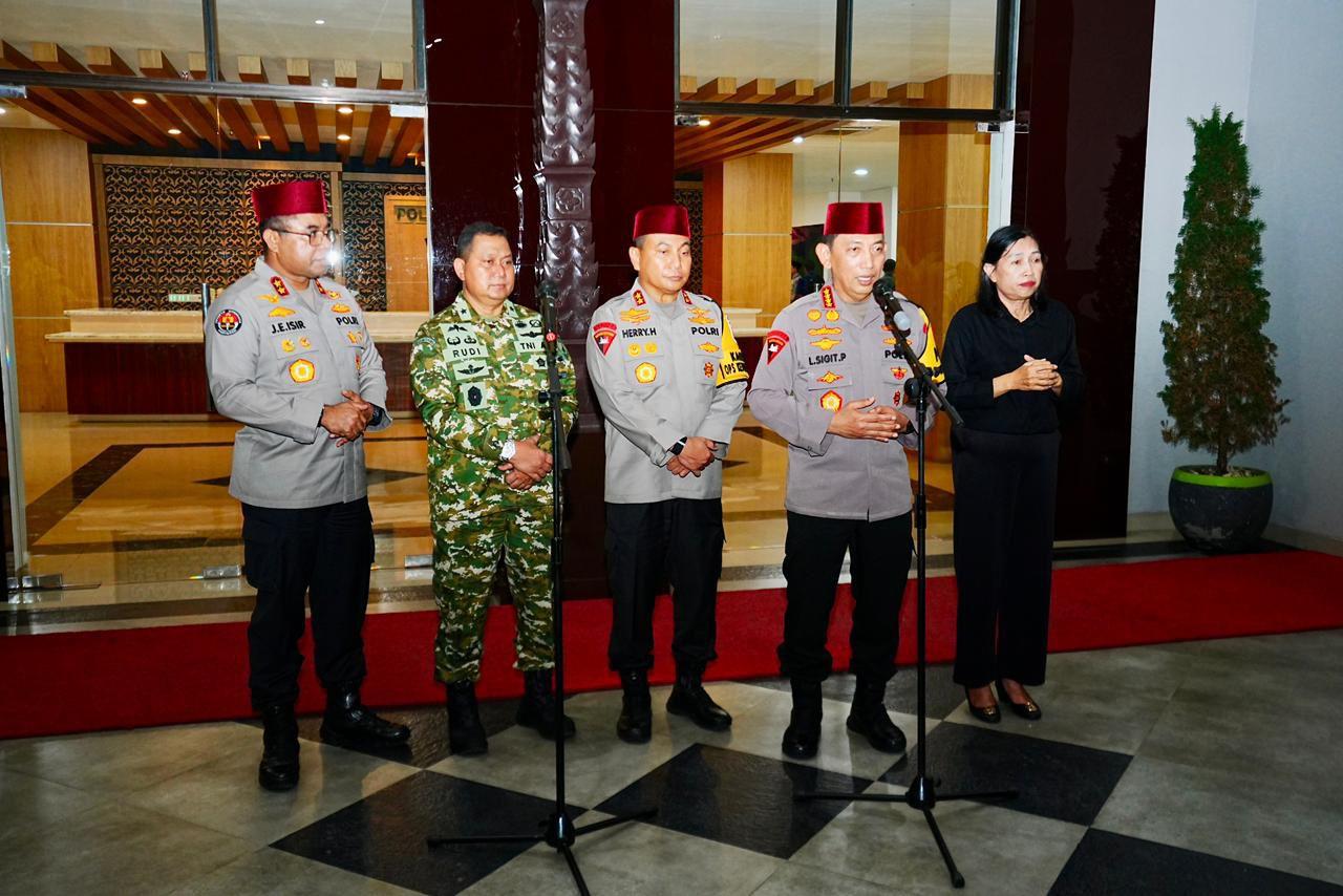 Kepala Kepolisian Negara Republik Indonesia Jenderal Polisi Listyo Sigit Prabowo mengajak seluruh elemen masyarakat untuk terus memperkuat silaturahmi serta menjaga persatuan dan kesatuan bangsa saat menghadiri Safari Ramadan di Masjid Al-Adzim Polda Riau, Pekanbaru, Selasa (17/3/2026).