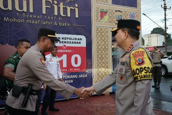Kapolda Sulawesi Utara Irjen Pol Roycke Harry Langie melakukan peninjauan langsung ke sejumlah Pos Pengamanan (Pos Pam) Lebaran di Kota Manado, Rabu (18/3/2026)