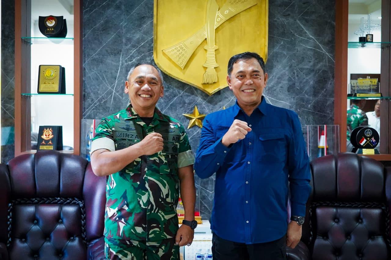 Pangdam XIII/Merdeka Mayjen TNI Mirza Agus menerima audiensi Wakil Direktur Utama Perum Bulog Marga Taufiq di Ruang Kerja Pangdam XIII/Merdeka, Manado, Rabu (25/3/2026).