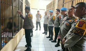 Kapolres Tomohon, Nur Kholis, melakukan inspeksi mendadak (sidak) di Rumah Tahanan (Rutan) Mapolres Tomohon, Rabu (18/3/2026) siang.