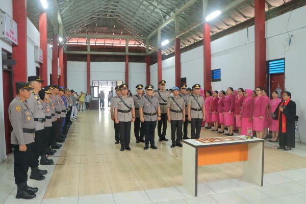 Polres Minahasa Utara kembali melakukan penyegaran organisasi melalui upacara Serah Terima Jabatan (Sertijab) sejumlah Pejabat Utama (PJU) dan Kapolsek jajaran, Jumat (13/3/2026) sore.