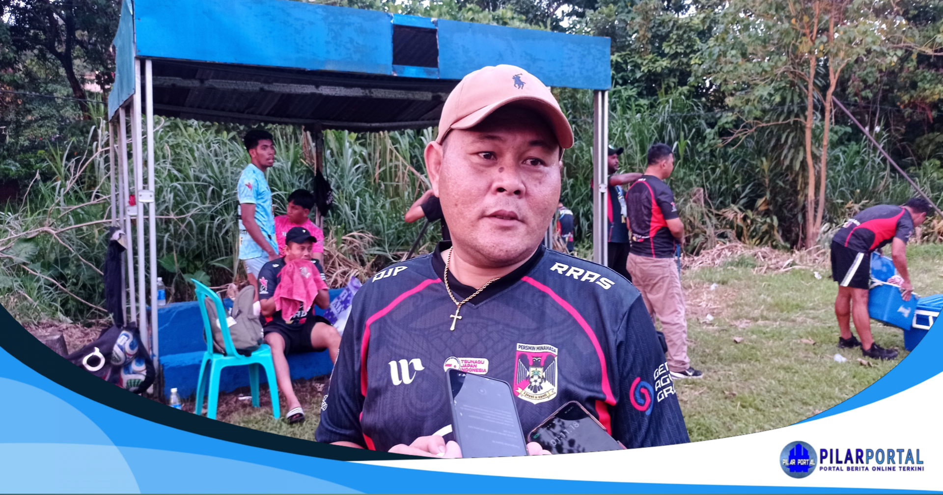 Foto Dok: ​Manajer Persmin Minahasa, Richo Roring saat diwawancarai usai pertandingan. 