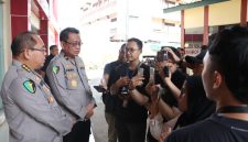 Rumah Sakit Bhayangkara Tk.I Pusdokkes Polri menyampaikan bahwa proses identifikasi terhadap korban meninggal dunia dalam kecelakaan kereta api di Bekasi masih terus berjalan.