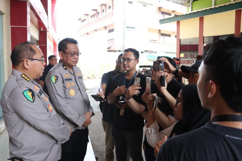 Rumah Sakit Bhayangkara Tk.I Pusdokkes Polri menyampaikan bahwa proses identifikasi terhadap korban meninggal dunia dalam kecelakaan kereta api di Bekasi masih terus berjalan.