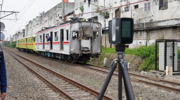Kecelakaan maut antara kereta api jarak jauh dan KRL Commuter Line di Stasiun Bekasi Timur terus diusut.