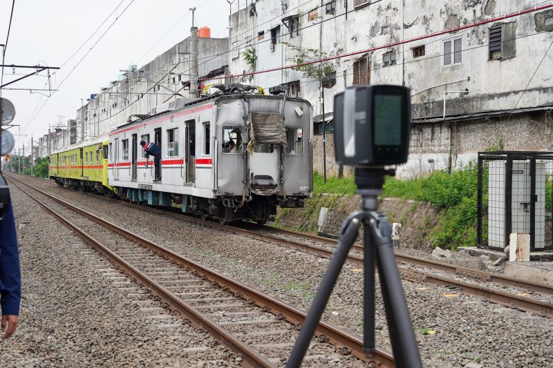 Kecelakaan maut antara kereta api jarak jauh dan KRL Commuter Line di Stasiun Bekasi Timur terus diusut.