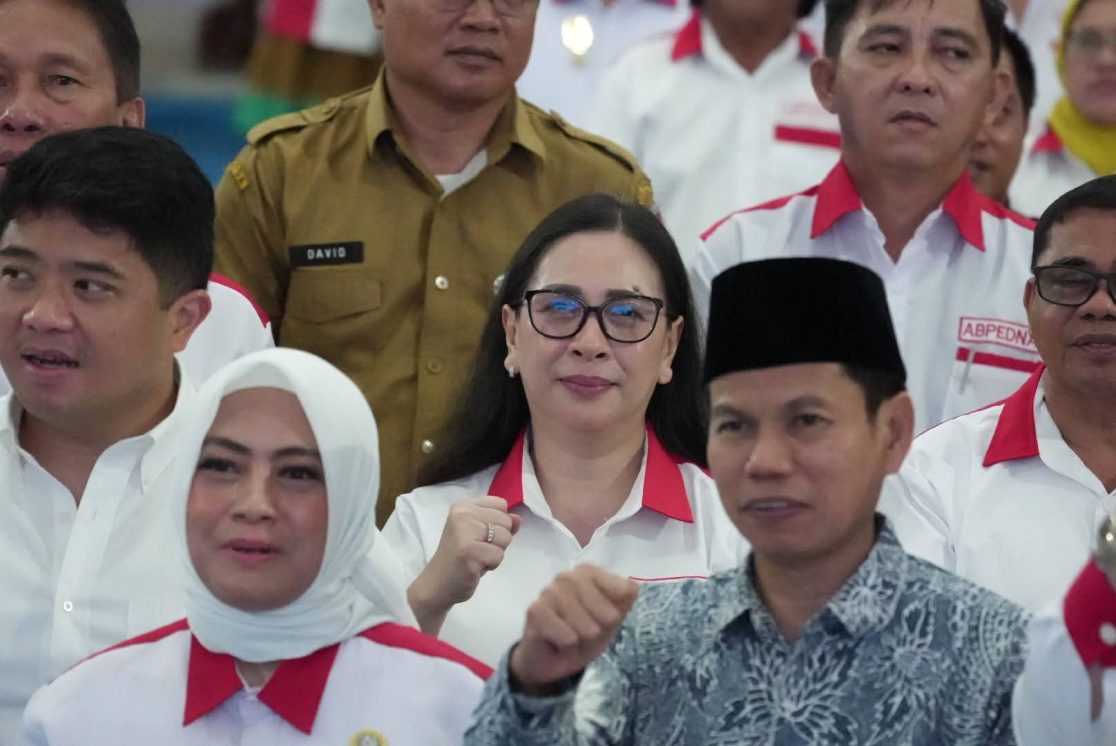 Wakil Bupati Minahasa, Vanda Sarundajang, SS, menghadiri kegiatan Optimalisasi Program Jaksa Garda Desa (Jaga Desa) yang diselenggarakan oleh Kejaksaan Republik Indonesia, Selasa (7/4/2026).