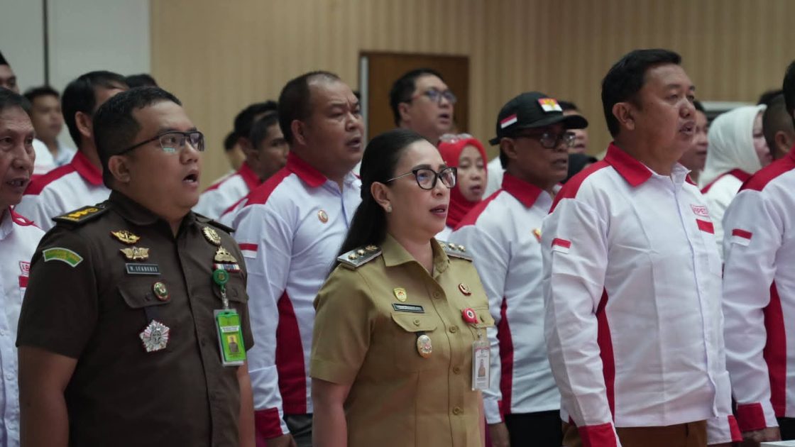 Wakil Bupati Minahasa, Vanda Sarundajang, SS menghadiri Rapat Pleno Perdana DPD ABPEDNAS Provinsi Sulawesi Utara bersama DPC ABPEDNAS kabupaten/kota se-Sulut. Kegiatan ini berlangsung di Aula Kantor Kejaksaan Tinggi Sulut.