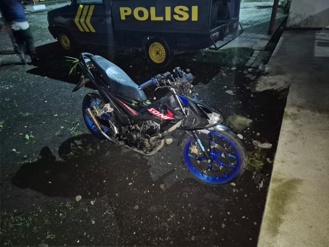 Kecelakaan Lalu Lintas merenggut nyawa seorang pemuda, DDK (19), warga Desa Panasen Jaga I Kecamatan Kakas Barat, pada Selasa (7/4/2026) sekitar pukul 21.30 WITA.