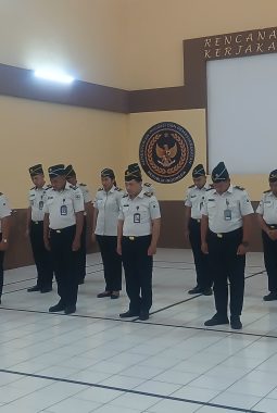 Kalapas Yulius Hertantono Pimpin Apel Komitmen Lingkungan Lapas Bebas Narkoba dan Pungli