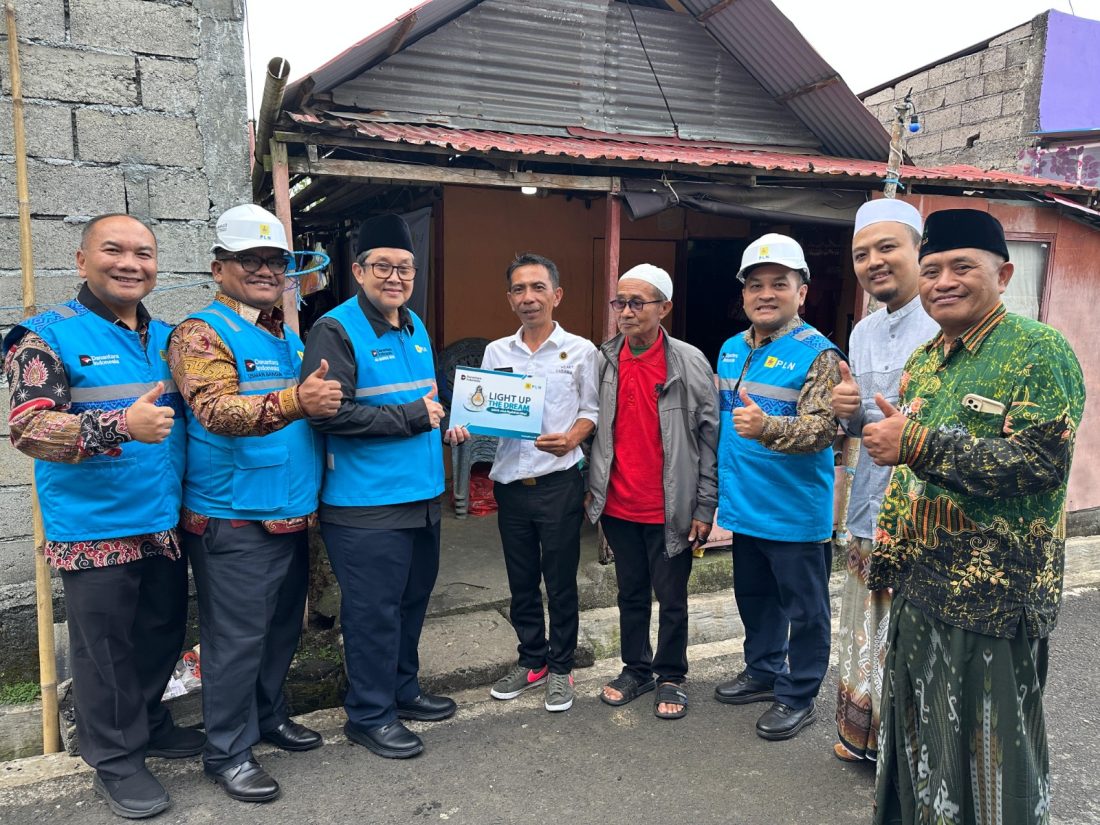 PT PLN (Persero) melalui Unit Induk Distribusi Sulawesi Utara, Tengah, dan Gorontalo (UID Suluttenggo) kembali menunjukkan komitmen sosialnya dengan menghadirkan listrik gratis bagi warga prasejahtera di Kota Tomohon melalui program Light Up The Dream (LUTD).