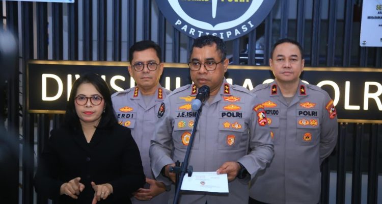 Kepala Divisi Humas Polri, Irjen Pol Johnny Eddizon Isir