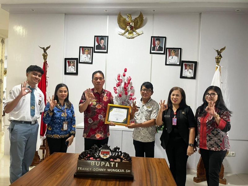 Pemerintah Kabupaten Minahasa Selatan dibawah Kepemimpinan Bupati Minahasa Selatan, Franky Donny Wongkar, S.H., bersama Wakil Bupati, Brigjen TNI (Purn.) Theodorus Kawatu, S.I.P., Kembali mengukir Prestasi meraih 6 piagam penghargaan dalam pelaksanaan Program Pembangunan Keluarga, Kependudukan, dan Keluarga Berencana (Bangga Kencana).