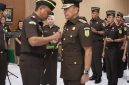 Kepala Kejaksaan Tinggi (Kajati) Sulawesi Utara Jacob Hendrik Pattipeilohy memimpin langsung upacara pelantikan, pengambilan sumpah, dan serah terima jabatan Wakil Kepala Kejaksaan Tinggi Sulawesi Utara serta sejumlah pejabat eselon III.