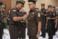 Kepala Kejaksaan Tinggi (Kajati) Sulawesi Utara Jacob Hendrik Pattipeilohy memimpin langsung upacara pelantikan, pengambilan sumpah, dan serah terima jabatan Wakil Kepala Kejaksaan Tinggi Sulawesi Utara serta sejumlah pejabat eselon III.