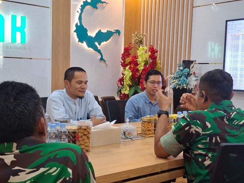 PT PLN (Persero) terus memperkuat perannya dalam mendorong ekonomi kerakyatan dan ketahanan energi nasional melalui kolaborasi lintas sektor.
