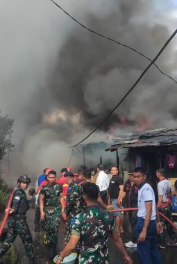 Tanpa Korban Jiwa! Aksi Heroik Prajurit Kodaeral VIII Padamkan Kebakaran di Kairagi Weru