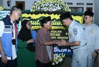 PT Jasa Raharja bergerak cepat menyalurkan santunan kepada ahli waris korban meninggal dunia dalam kecelakaan antara KRL dan kereta api jarak jauh yang terjadi di Bekasi pada Senin, 27 April 2026.