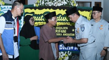 PT Jasa Raharja bergerak cepat menyalurkan santunan kepada ahli waris korban meninggal dunia dalam kecelakaan antara KRL dan kereta api jarak jauh yang terjadi di Bekasi pada Senin, 27 April 2026.