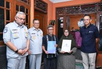 Proses penyaluran santunan bagi korban kecelakaan kereta api di Bekasi terus dipercepat. Seluruh ahli waris korban meninggal dunia kini telah menerima santunan, sementara korban luka-luka dijamin biaya perawatannya.