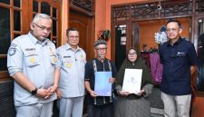 Proses penyaluran santunan bagi korban kecelakaan kereta api di Bekasi terus dipercepat. Seluruh ahli waris korban meninggal dunia kini telah menerima santunan, sementara korban luka-luka dijamin biaya perawatannya.