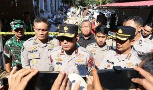 Wakapolda Sulawesi Utara, Brigjen Pol Awi Setiyono, turun langsung meninjau kondisi infrastruktur yang terdampak gempa bumi di kawasan GOR KONI Sario, Manado, Kamis (2/4/2026).