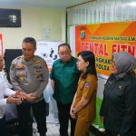 Poliklinik Polda Sulawesi Utara menerima kunjungan kerja Wakil Menteri Kesehatan (Wamenkes) RI, dr. Benjamin Paulus Octavianus, Sp.P, FISR., pada Selasa (7/4/2026).