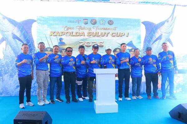 Wakapolda Sulawesi Utara Brigjen Pol  Awi Setiyono secara resmi membuka Open Fishing Tournament Kapolda Sulut Cup I Tahun 2026 yang digelar di kawasan Dermaga Youth Center, Megamas, Manado, Sabtu (11/4/2026).
