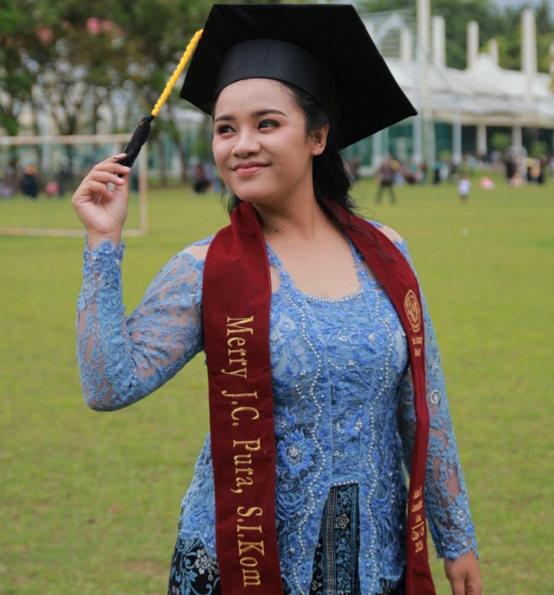Merry Pura, Lulusan Universitas Sam Ratulangi