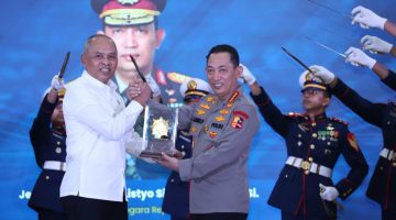 Polda Sulawesi Utara bersama jajaran Polres Boalemo mengungkap home industry pemalsuan minol yang beroperasi di Kecamatan Wonosari, Kabupaten Boalemo, Gorontalo.