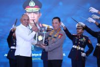 Kapolri Listyo Sigit Prabowo menerima tanda kehormatan Adhi Bhakti Senapati dari Badan Siber dan Sandi Negara pada Rabu (6/5/2026).