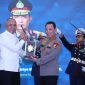 Kapolri Listyo Sigit Prabowo menerima tanda kehormatan Adhi Bhakti Senapati dari Badan Siber dan Sandi Negara pada Rabu (6/5/2026).