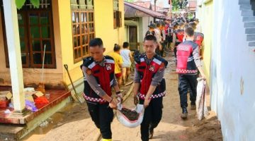 Polda Sulawesi Utara bergerak cepat menangani dampak banjir bandang yang melanda Kabupaten Bolaang Mongondow dengan mengerahkan ratusan personel gabungan ke lokasi terdampak, Kamis (28/5/2026).