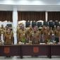 Bupati Minahasa, Dr. Robby Dondokambey, S.Si, MAP, bersama wakil bupati Vanda Sarundajang SS, memimpin Rapat Forum Koordinasi Pimpinan Daerah (Forkopimda) Kabupaten Minahasa, didampingi Sekretaris Daerah Kabupaten Minahasa Ibu Dr. Lynda D. Watania, MM, M.Si yang digelar di Ruang Sidang Kantor Bupati Minahasa.Senin (25/5/2026)