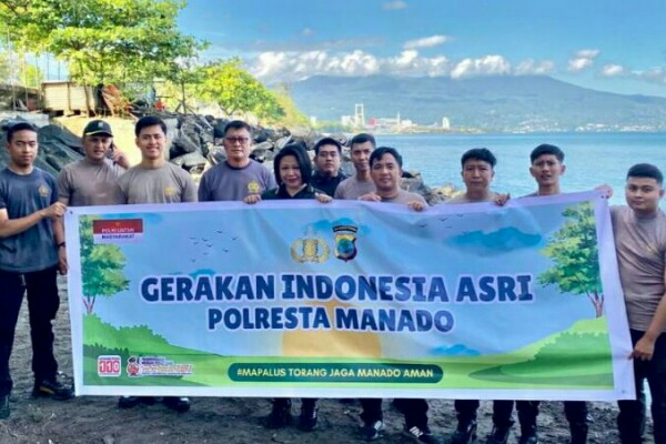 Personel Polresta Manado kembali menunjukkan komitmen dalam menjaga kelestarian lingkungan melalui program Gerakan Indonesia Asri.
