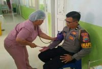 Dedikasi tanpa batas ditunjukkan personel Pamapta Polres Kepulauan Talaud, Ipda Junadi Tobing. Di tengah tugas menjaga kamtibmas