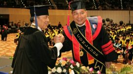 Kapolda Sulut Irjen Pol Roycke Harry Langie menorehkan prestasi akademik gemilang dengan meraih gelar Doktor Ilmu Hukum dari Universitas Trisakti dengan predikat cumlaude.