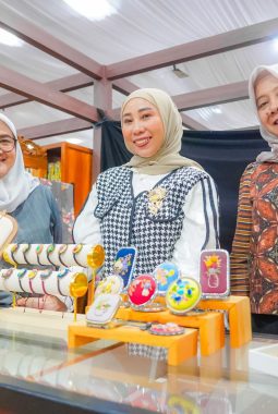 Persit KCK XIII/Merdeka Dorong Ekonomi Kreatif Lewat Bordir dan Sulam