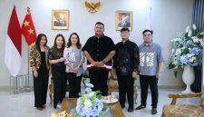 Standius Bara Prima menerima Panitia Pemilihan Remaja Kreatif GPdI Sulawesi Utara Tahun 2026,  di Rudis Gubernur Sulut, Kamis (14/05).(Foto Istimewa)