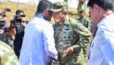 Panglima Kodam (Pangdam) XIII/Merdeka Mayjen TNI Mirza Agus, S.I.P., menghadiri peresmian operasionalisasi 1.061 Koperasi Desa/Kelurahan Merah Putih (KDKMP) yang dilaksanakan secara nasional dan dipimpin langsung Presiden Republik Indonesia, Prabowo Subianto, melalui sambungan virtual, Sabtu (16/5/2026).