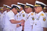 Kepala Staf Angkatan Laut (Kasal) Laksamana TNI Dr. Muhammad Ali memimpin langsung pengukuhan dan serah terima jabatan (Sertijab) sejumlah pejabat strategis di lingkungan TNI Angkatan Laut yang berlangsung di Markas Besar Angkatan Laut (Mabesal), Cilangkap, Jakarta Timur, Senin (18/05/2026).