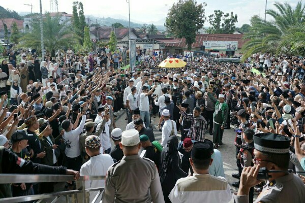 Polres Kotamobagu sukses mengamankan pelaksanaan Tabligh Akbar bersama Ustaz Abdul Somad di Masjid Agung Baitul Makmur, Kota Kotamobagu, Sabtu (23/5/2026).